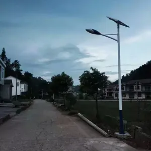 湖南6米太阳能路灯多少钱 扬州百耀照明路灯厂家批发