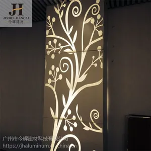 ѧУ�����������׵����컨Ļǽ��������̰�ľ��ɫ����