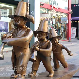武汉玻璃钢仿铜雕塑厂家 卡通人物雕塑 影视人物景观雕塑 商场美陈设计