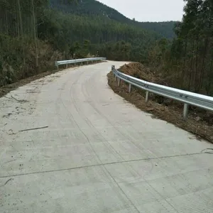 柳州鹿寨山路波形护栏安装