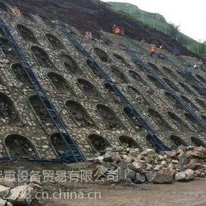 工程爬坡机、斜坡陡坡用小吊机、明工爬山上料机