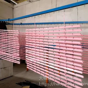 铝格栅天花吊顶主副龙骨纵横分布,层次分明、立体感强