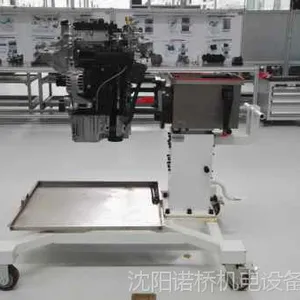 发动机装配360度翻转小车