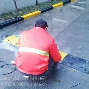 泉杰交通设施专业路沿石刷漆专业施工队伍满意*** 苏州泉杰交通设施减速带价格减速带安