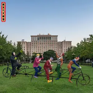 树脂彩绘小丑人物仿真雕像骑自行车杂技表演雕塑马戏团玻璃钢抽象小丑骑车造型塑像园林广场大型金属铁艺摆件