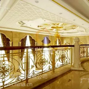 简约不锈钢屏风显得餐厅优雅静谧