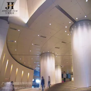 ѧУ�����������׵����컨Ļǽ��������̰�ľ��ɫ����