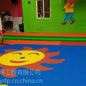 低价供应桂林塑胶跑道,人造草皮,专业运动地坪施工***市内行业