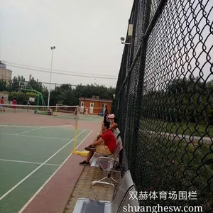 双赫篮球场围墙网 防护围墙网规格 篮球防护围栏多钱一米?