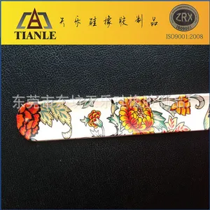 专业生产礼品促销硅胶制品饰品,例如啪啪圈,啪啪带,啪啪手环。