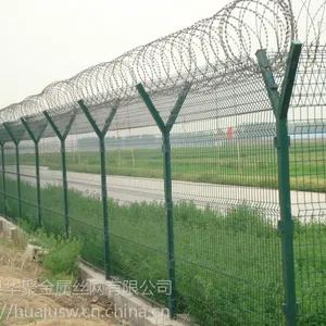 机场护栏网是由V型支架立柱加强型焊接网片和热镀锌刀片刺网组成