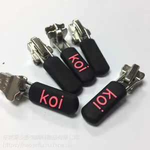 工厂优质双面字母拉头挂饰 矽胶拉链头挂饰 服装箱包各类滴塑硅胶
