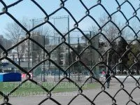 瑞才圆管浸塑4米高球场勾花护栏网大量定做
