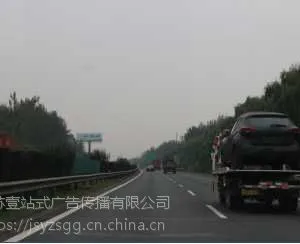 京津塘高速公路廊坊段单立柱广告牌