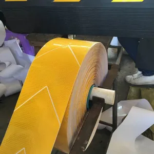 反光护角专用 重金黄反光箭头膜13cm*12.5cm*9.5 反光帖 交通设施