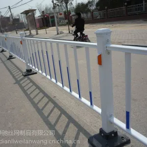 道路护栏网厂家@现货1米高的市政道路护栏网@喷塑贴反光膜隔离栏
