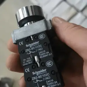 ʩ�͵°�ť����XB2-BW36B1C ���� DC24V�� �� ��ɫ1�����Ը�λ