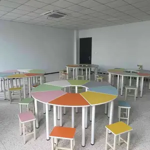 团体活动室产品 彩色变型团体活动桌椅