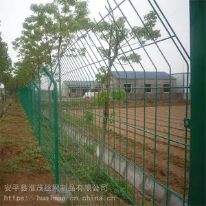 塑胶包塑铁网围栏 绿色钢丝网护栏 圈地铁丝防护网