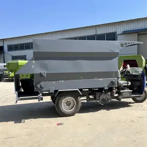 电动小型羊场喂料机 自走式双侧撒料牛羊投喂车 自动化马牛饲喂设备