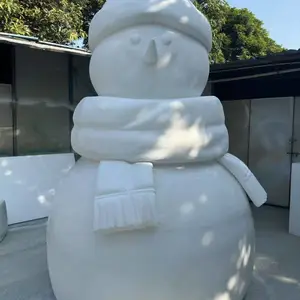 泡沫雪人雕刻雕塑：冬日奇趣的艺术创想