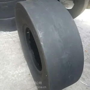 出售13/80-20胶轮压路机轮胎 光面轮胎 包质量