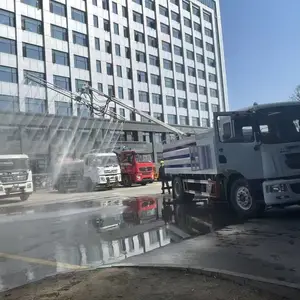 东风天锦可加装与洒水车尾部的光伏组件清洗结构出口
