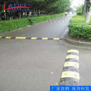 减速带橡胶坡道公路道路减速板汽车停车斜坡限速缓冲带铸钢减速垄