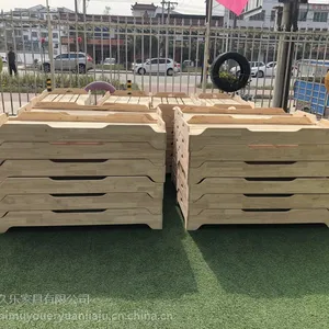 成都幼儿园家具实木午睡床玩具柜松木课桌椅低价批发