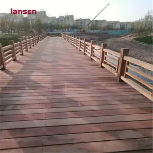 公园防腐木栈道施工 景观木平台护栏 公园绿道菠萝格地板厂家供应