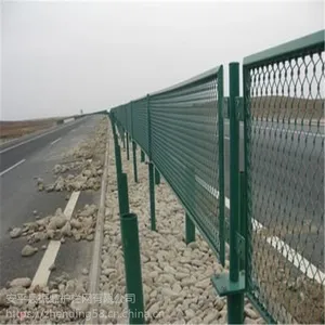 振鼎 钢板金属扩张高速围栏网 浸塑墨绿公路防眩网隔离栅