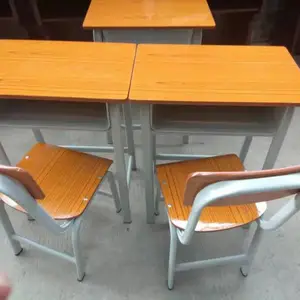 百色小初学生课桌椅 美观大方 储物空间大 预防视力
