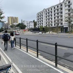 马路隔离栅厂家 惠州机非道路栅栏 B型公路围栏
