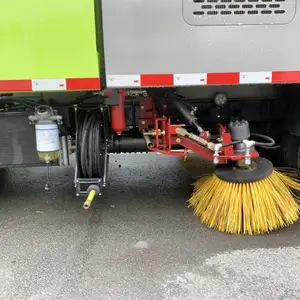 东风途逸C证司机驾驶的蓝牌3方洗扫车