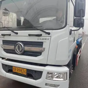 多利卡洒水车