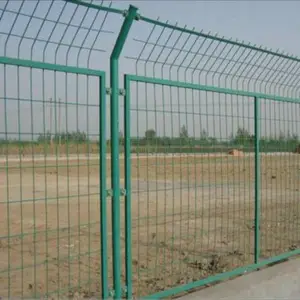 本厂专业生产公路护栏，公路围栏 规格都可以定做，期待您的来电