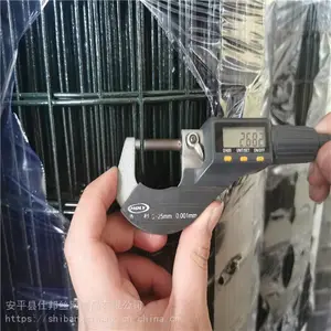 圈地用荷兰网 绿色铁丝网围栏 波形护栏网