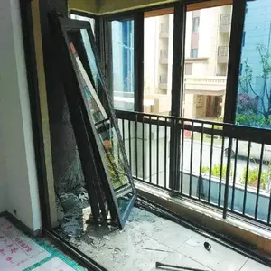 高价回收铝合金门窗塑钢门窗办公隔断玻璃隔断废旧物资回收拆除