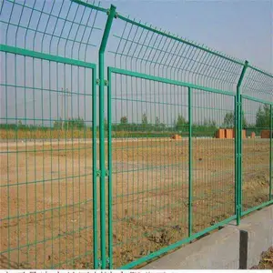 绿色铁丝围网 公路防护护栏网 工业园钢丝围栏网