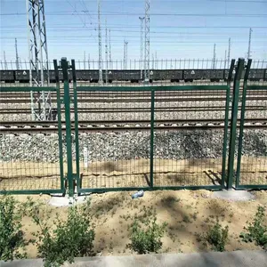 铁路焊接防护栅栏网厂家直销价格优惠实用性好铁路栅栏