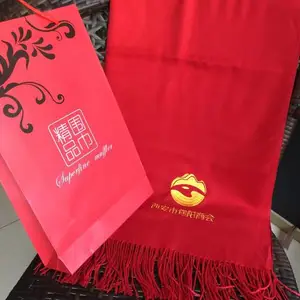剪彩红围巾 西安中国红羊绒围巾批发 年会表彰围巾绣字手提纸盒