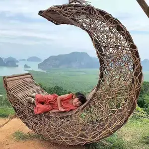 可睡可躺的网红藤编月亮造型椅子 摆放景区吸引游客 立体雕塑设计