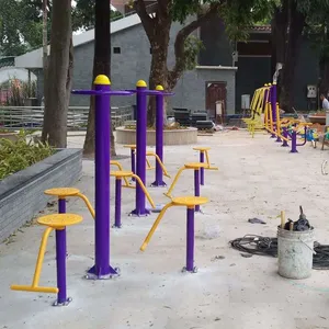 鹤山给力体育器材厂派车送货安装珠海夏村社区十三套户外健身器材