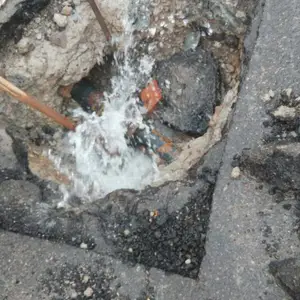 ����ů���ܵ���©����Ӧ�ⲻ׼����ȡ�κη���