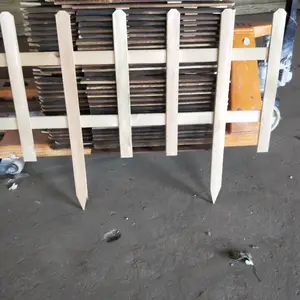防腐木草坪护栏 防腐木护栏厂家 防腐木草坪栅栏