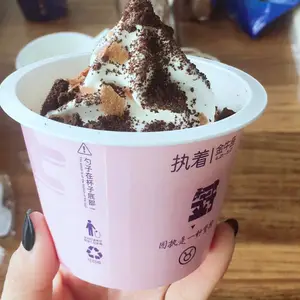 厂家直销机器人冰淇淋全自动贩售机占地只需0.85平方米