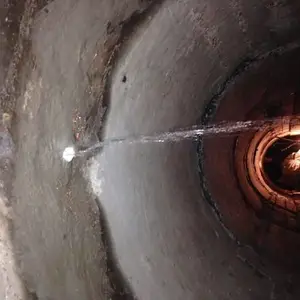 市政水泥管道接头缝堵漏处理 道路增加雨水井补漏施工