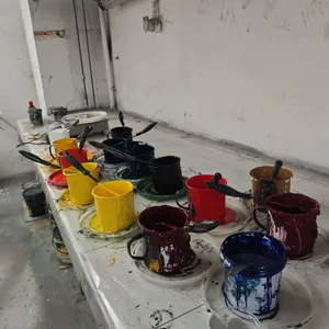 �����ʹ��ö���ɫ��ɫ������֬ | Spray gelcoat