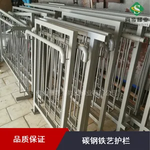 加厚托板斜爬梯阔架镂空碳钢铁艺护栏