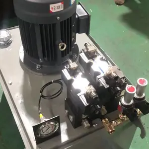 厂家直供冷库板发泡机液压站